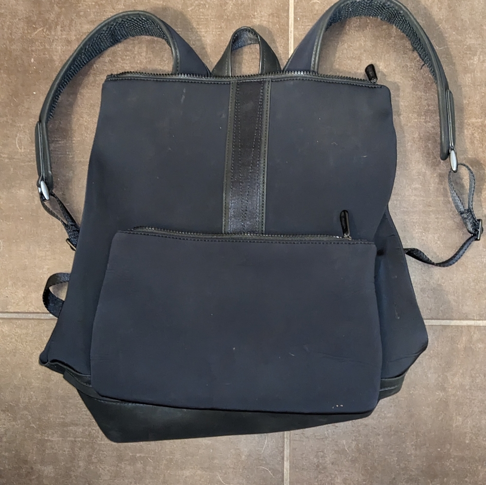 Caraa x Athleta Convertible Backpack Neoprene Detachable Pouch Small Bag